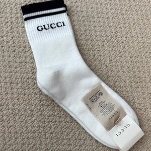 NWT-Gucci White unisex Casual Socks. Size Medium